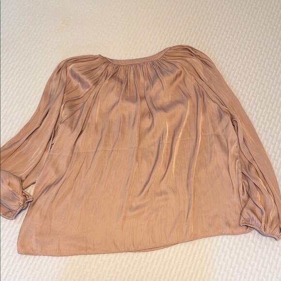 Beautiful Long Sleeve Blush Top Size XL - Picture 7 of 7